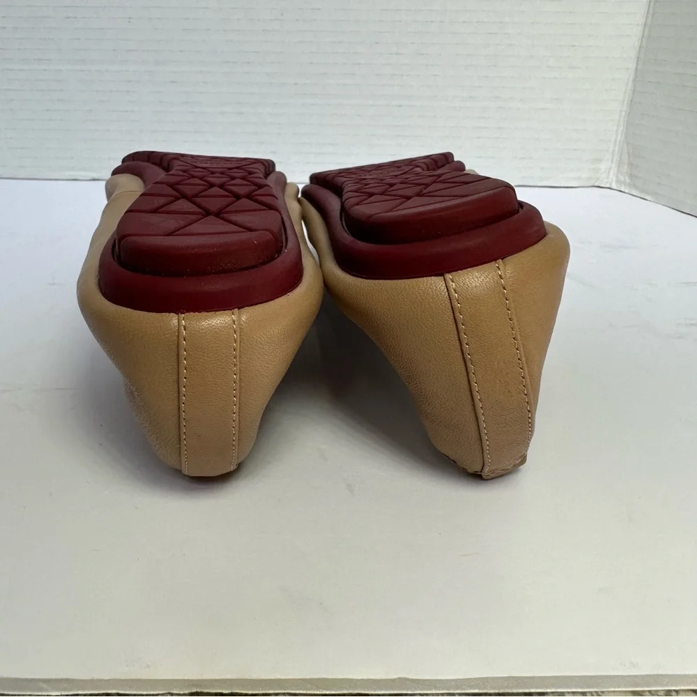 Staccato Women's Tan and Burgundy Ballet Flats w/Logo on Cap Toe- Size 23.5/ 7.5